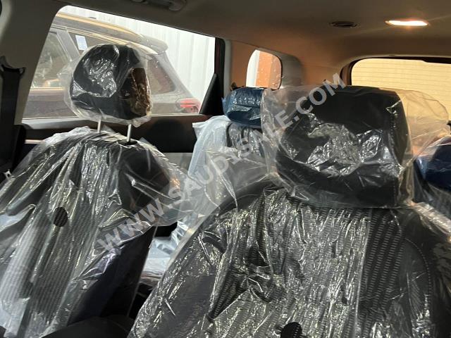 2023 كيا كارنز