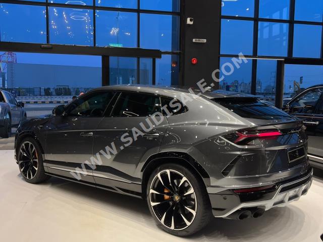 2019 لمبرجيني اوروس