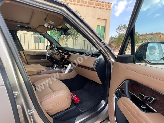 2022 لاند روفر رينج روفر اتش اس اي