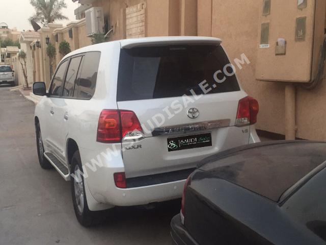 2013 تويوتا لاند كروزر جي اكس ار