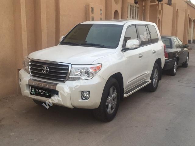 2013 تويوتا لاند كروزر جي اكس ار