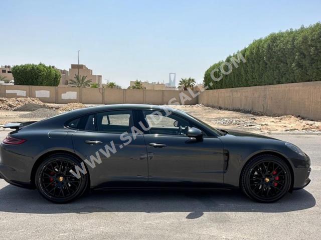 2017 بورش بانميرا 4 اس