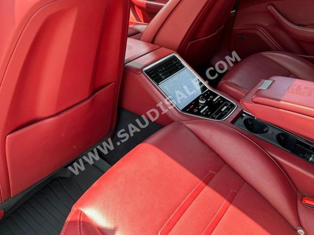 2017 بورش بانميرا 4 اس