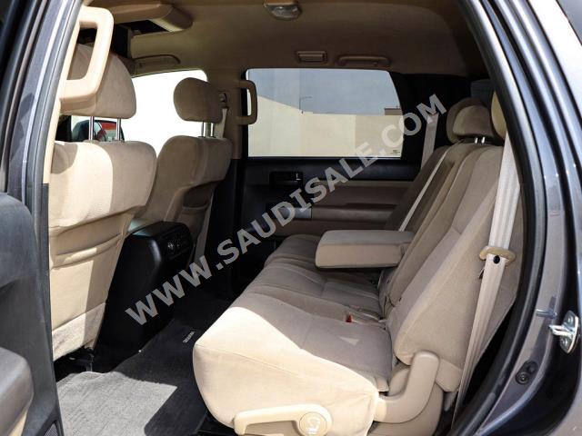2014 تويوتا سكويا اس ار 5