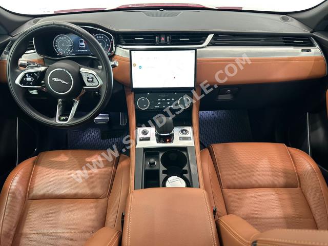 2022 جاكوار اف-بيس