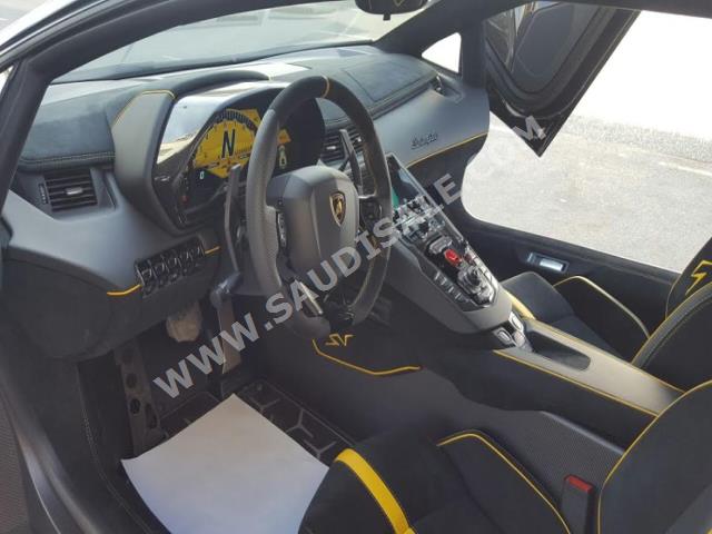2017 Lamborghini Aventador SV