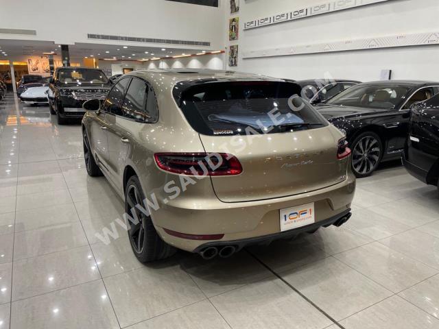 2016 بورش ماكان توربو