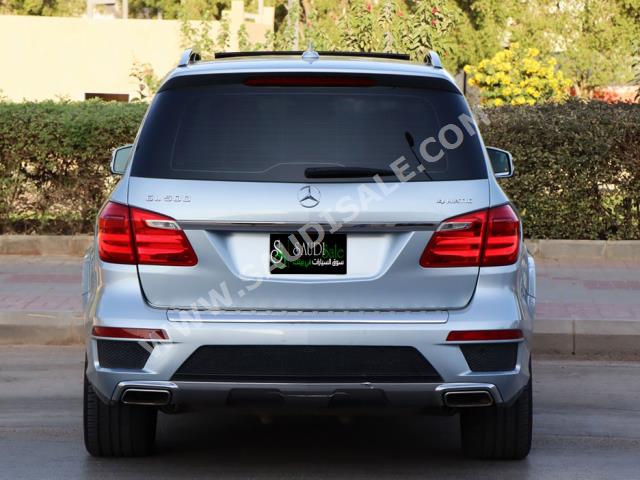 2015 مرسيدس - بنز جي إل 500