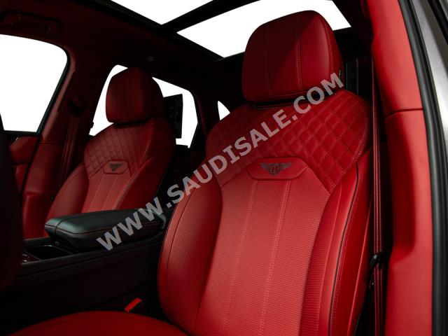 2022 بنتلي بنتايجا في 8