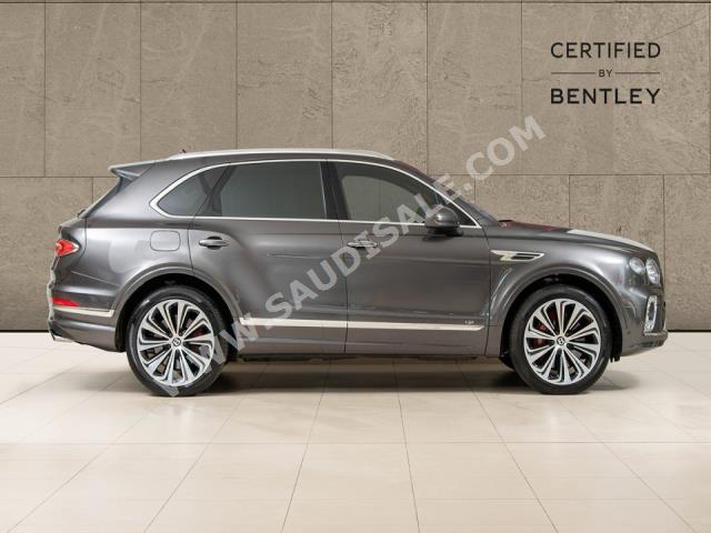 2022 بنتلي بنتايجا في 8