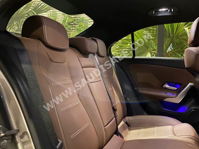 2021 مرسيدس - بنز أي 200