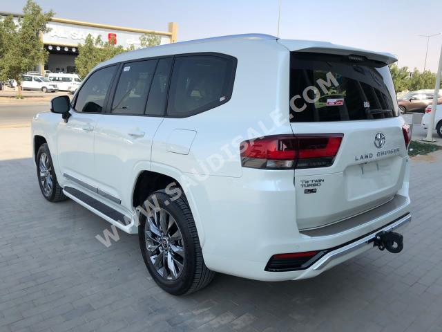2023 تويوتا لاند كروزر جي اكس ار4