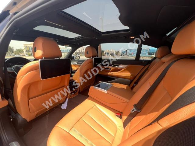 2016 بي ام دبليو الفئة السابعة 730 إل أي