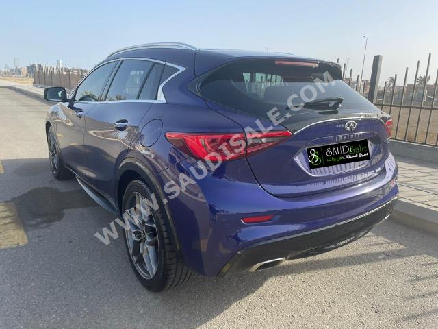 2017 انفينيتي كيو 30
