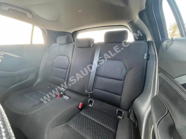 2017 انفينيتي كيو 30