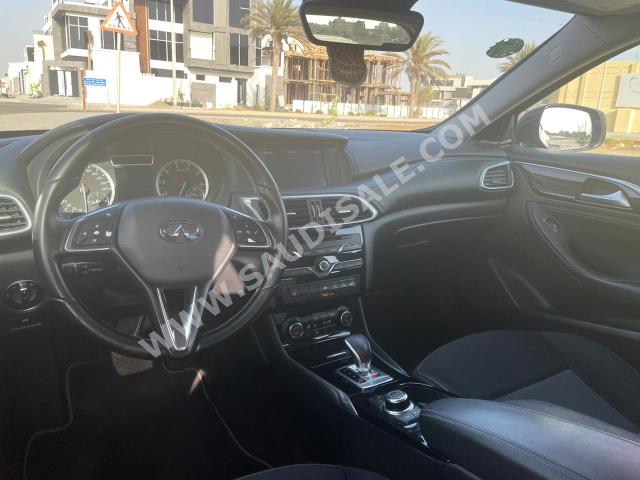 2017 انفينيتي كيو 30