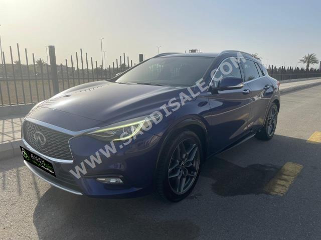 2017 انفينيتي كيو 30