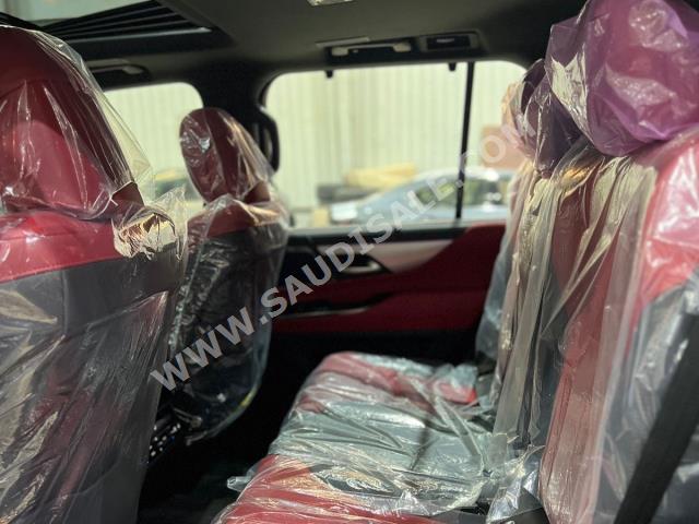 2024 لكزس إل إكس 600 إف