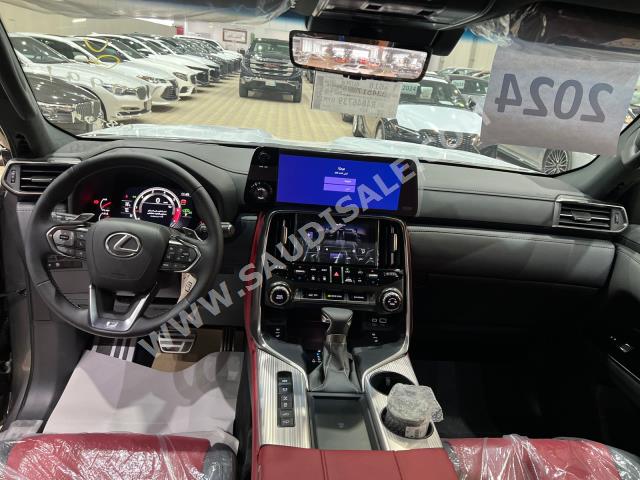 2024 لكزس إل إكس 600 إف