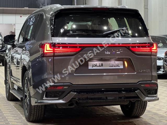 2024 لكزس إل إكس 600 إف