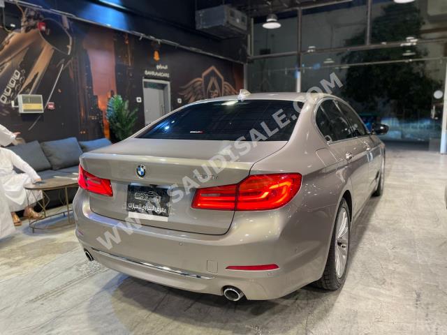 2017 بي ام دبليو الفئة الخامسة 530 أي