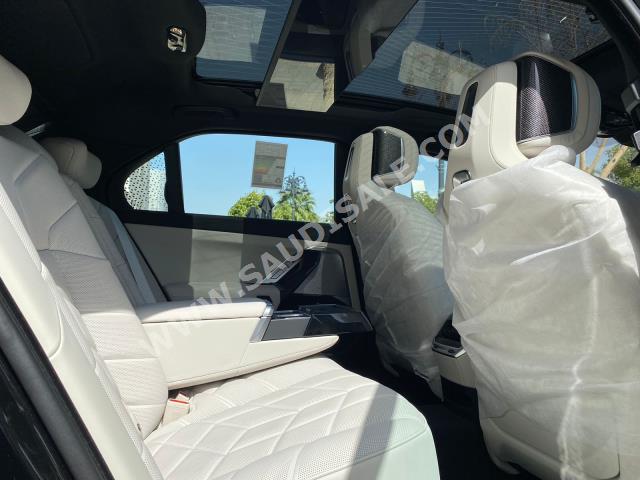 2024 بي ام دبليو الفئة السابعة 735أي