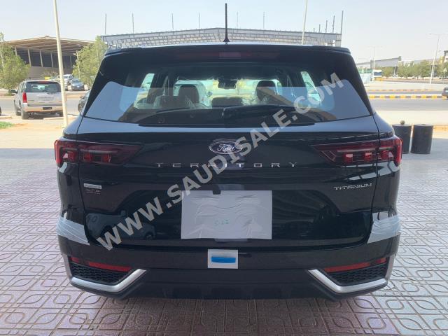 2024 فورد تيريتوري تيتانيوم بلس