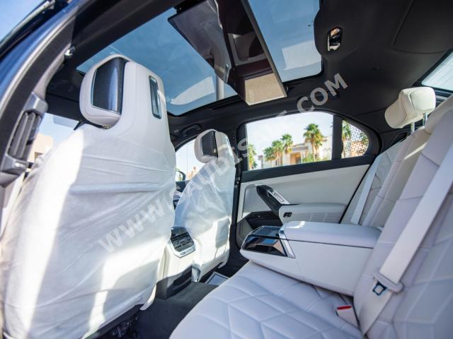 2024 بي ام دبليو الفئة السابعة 735أي