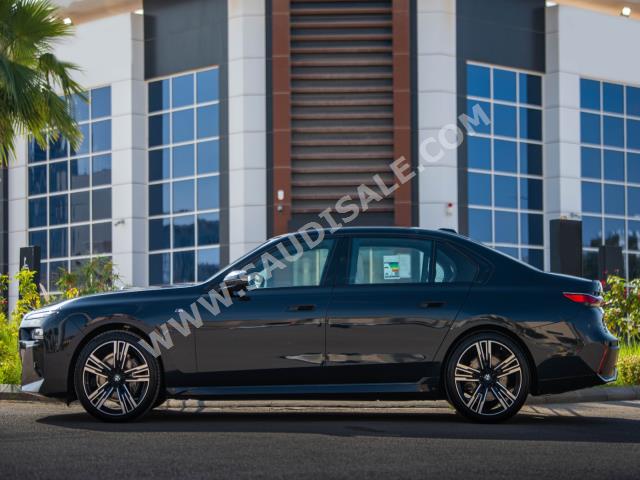 2024 بي ام دبليو الفئة السابعة 735أي