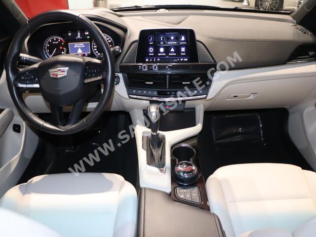 2021 كاديلاك سي تي 4