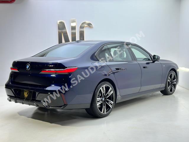 2024 بي ام دبليو الفئة السابعة 735 إل أي