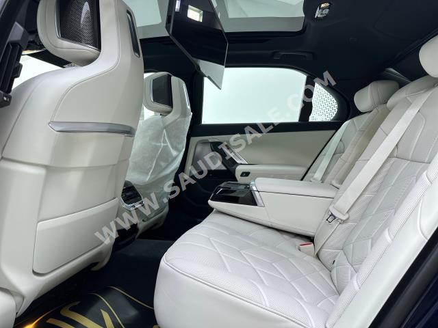 2024 بي ام دبليو الفئة السابعة 735 إل أي