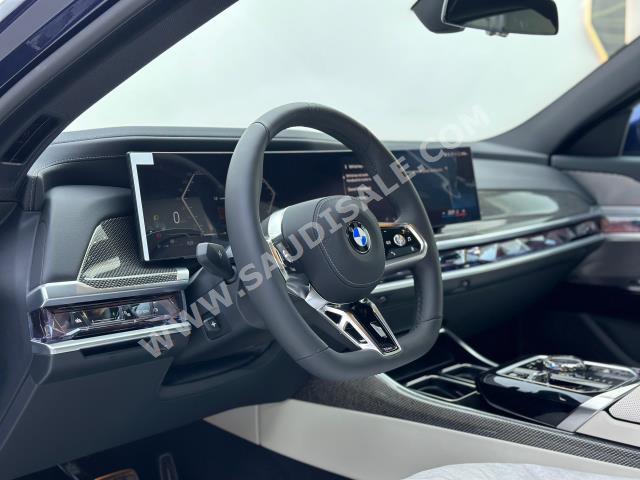 2024 بي ام دبليو الفئة السابعة 735 إل أي