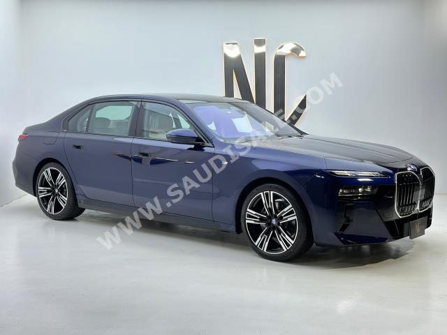 2024 بي ام دبليو الفئة السابعة 735 إل أي