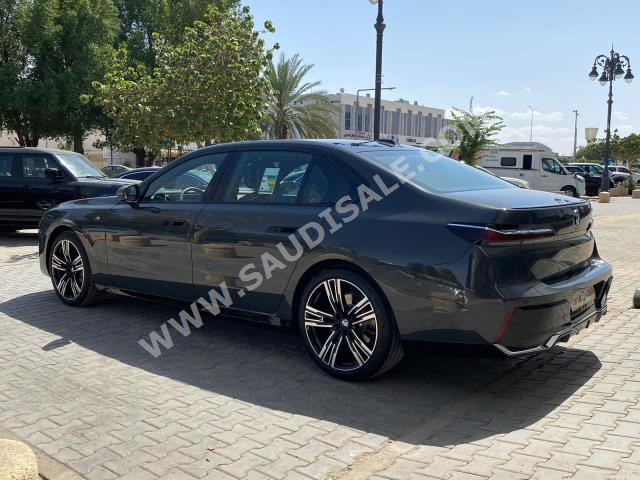 2024 بي ام دبليو الفئة السابعة 735أي