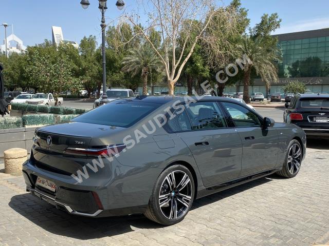 2024 بي ام دبليو الفئة السابعة 735أي