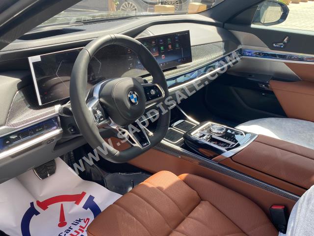 2024 بي ام دبليو الفئة السابعة 735أي