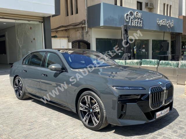 2024 بي ام دبليو الفئة السابعة 735أي