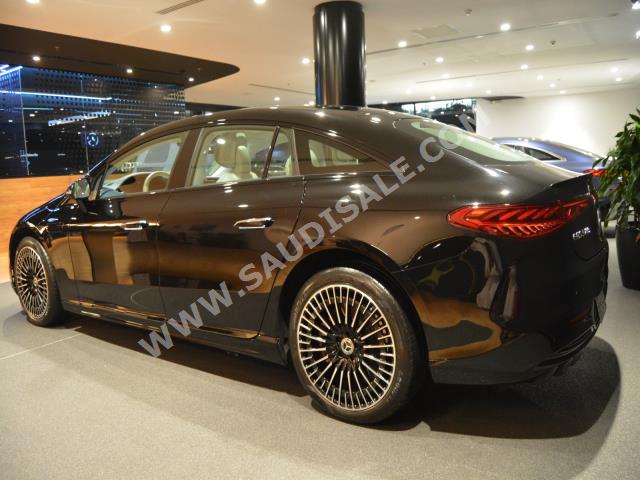 2022 مرسيدس - بنز إي كيو إس 580