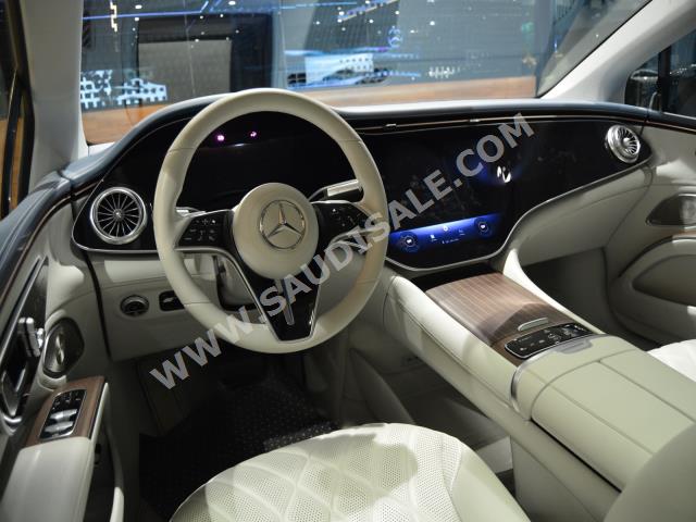 2022 مرسيدس - بنز إي كيو إس 580