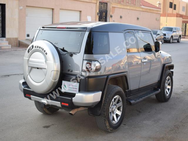 2015 تويوتا اف جي كروزر 1