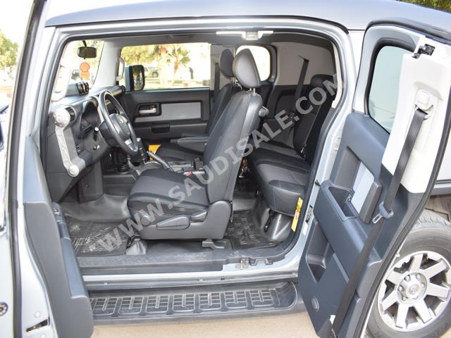 2015 تويوتا اف جي كروزر 1