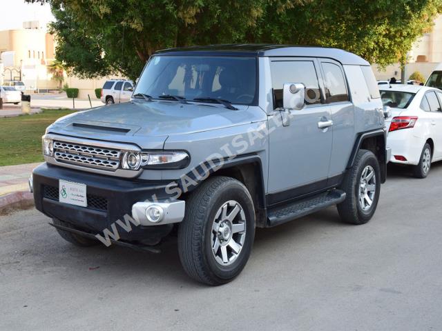 2015 تويوتا اف جي كروزر 1