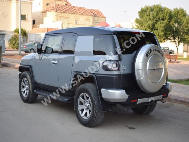 2015 تويوتا اف جي كروزر 1