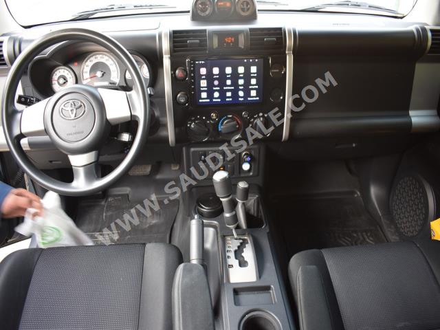 2015 تويوتا اف جي كروزر 1