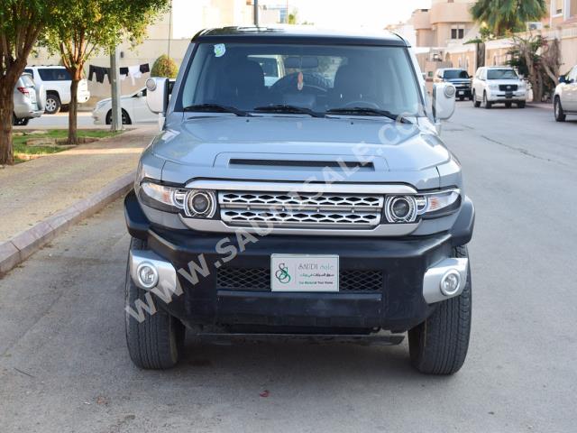 2015 تويوتا اف جي كروزر 1