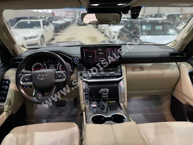 2022 تويوتا لاند كروزر في اكس