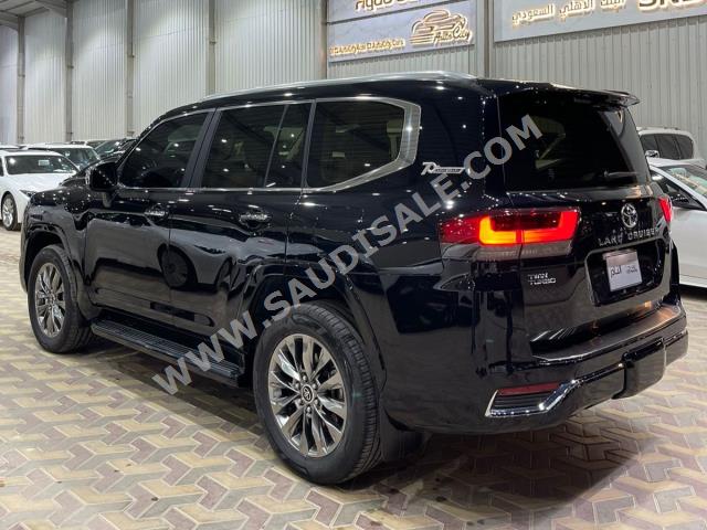 2022 تويوتا لاند كروزر في اكس