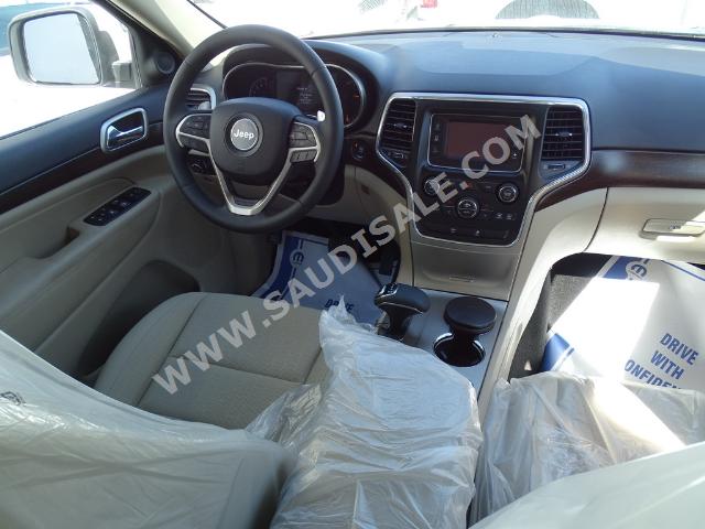 2014 جييب جراند شيروكي لاريدو