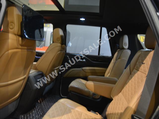 2021 كاديلاك اسكاليد بلاتينيوم